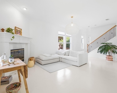 16012 Alvarado Drive - Photo Thumbnail 5