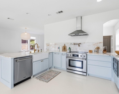 16012 Alvarado Drive - Photo Thumbnail 9