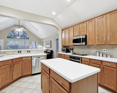 1000 Noble Avenue - Photo Thumbnail 6