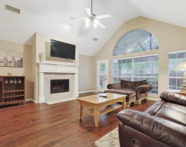 1000 Noble Avenue - Photo Thumbnail 10
