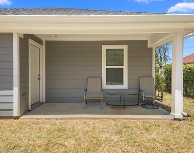 1206 Claude Street - Photo Thumbnail 15