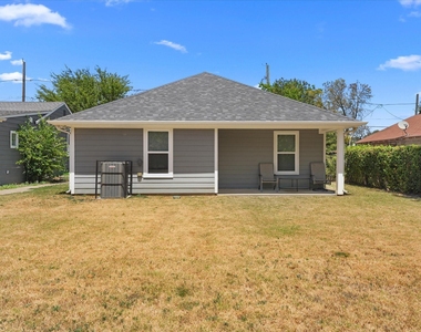 1206 Claude Street - Photo Thumbnail 13