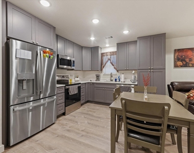 1206 Claude Street - Photo Thumbnail 5