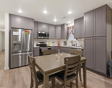 1206 Claude Street - Photo Thumbnail 4