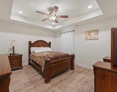 1206 Claude Street - Photo Thumbnail 6