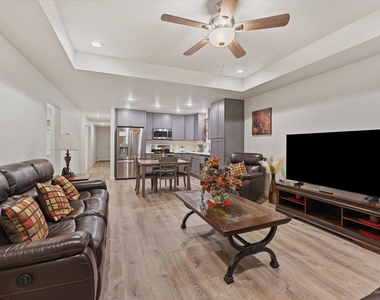 1206 Claude Street - Photo Thumbnail 2