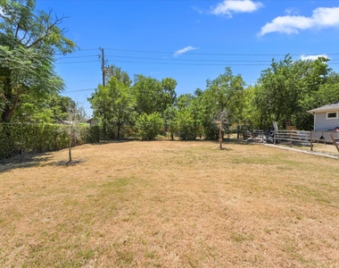 1206 Claude Street - Photo Thumbnail 12
