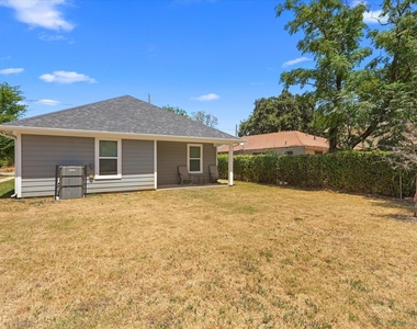 1206 Claude Street - Photo Thumbnail 14