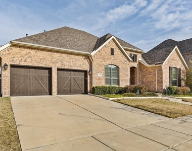 809 Dusty Trail - Photo Thumbnail 1
