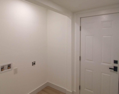 4809 S Ridge Terrace - Photo Thumbnail 14