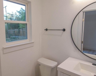 4809 S Ridge Terrace - Photo Thumbnail 9