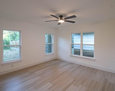 4809 S Ridge Terrace - Photo Thumbnail 13