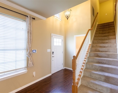 609 Regency Drive - Photo Thumbnail 4