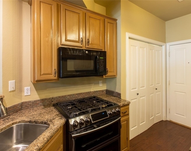 609 Regency Drive - Photo Thumbnail 14