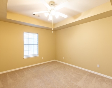 609 Regency Drive - Photo Thumbnail 18