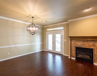 609 Regency Drive - Photo Thumbnail 9