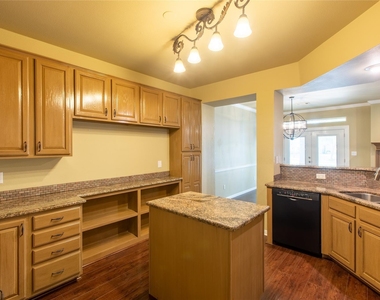609 Regency Drive - Photo Thumbnail 13