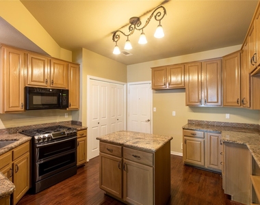 609 Regency Drive - Photo Thumbnail 12