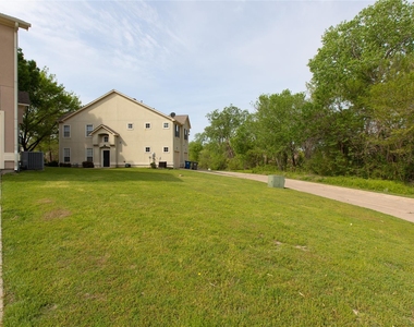 609 Regency Drive - Photo Thumbnail 28