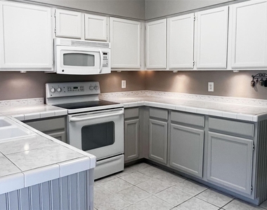 3224 Plumstead Drive - Photo Thumbnail 3