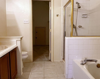 3224 Plumstead Drive - Photo Thumbnail 5