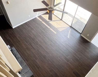 3224 Plumstead Drive - Photo Thumbnail 2