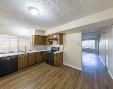2814 Lancer Lane - Photo Thumbnail 15