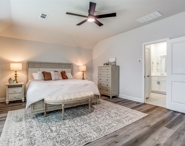 16705 Lincoln Park Lane - Photo Thumbnail 9