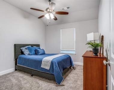 16705 Lincoln Park Lane - Photo Thumbnail 8