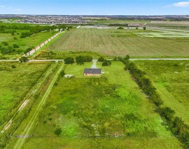 5715 Smiley Road - Photo Thumbnail 21