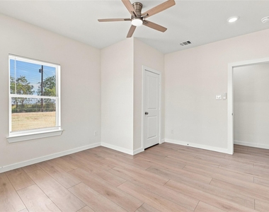 5715 Smiley Road - Photo Thumbnail 9