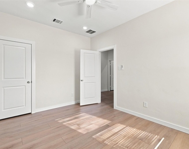 5715 Smiley Road - Photo Thumbnail 10