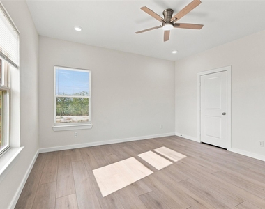 5715 Smiley Road - Photo Thumbnail 11
