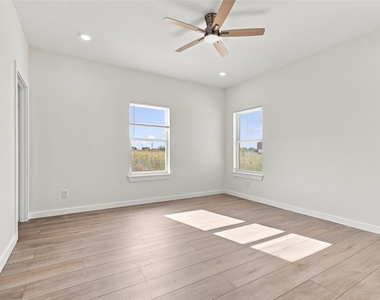 5715 Smiley Road - Photo Thumbnail 12