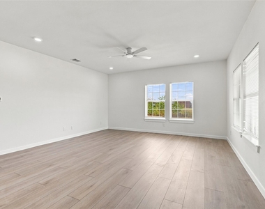 5715 Smiley Road - Photo Thumbnail 6