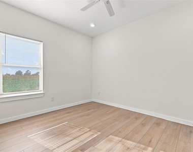 5715 Smiley Road - Photo Thumbnail 13