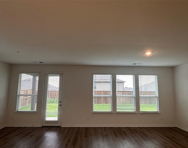 663 Saxony Drive - Photo Thumbnail 2