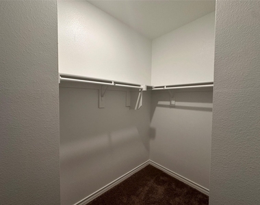 663 Saxony Drive - Photo Thumbnail 7