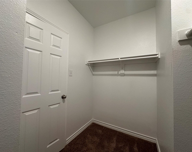 663 Saxony Drive - Photo Thumbnail 8