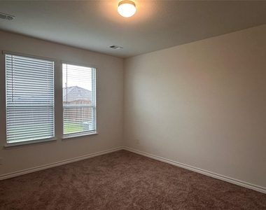 663 Saxony Drive - Photo Thumbnail 5