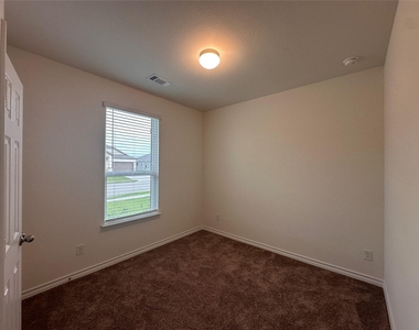 663 Saxony Drive - Photo Thumbnail 12