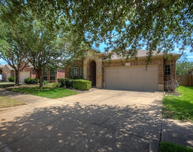 1109 Central Village Drive - Photo Thumbnail 3