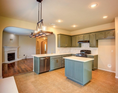 1109 Central Village Drive - Photo Thumbnail 20