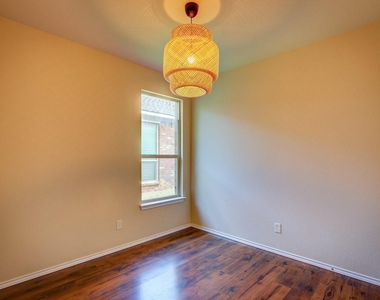 1109 Central Village Drive - Photo Thumbnail 33