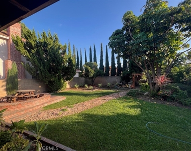 470 Walnut - Photo Thumbnail 12
