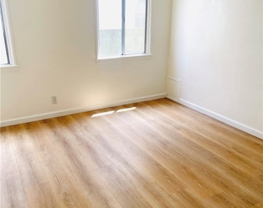5754 Vineland Avenue - Photo Thumbnail 8