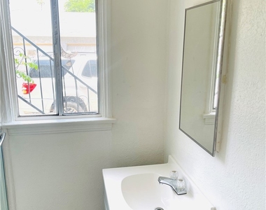 5754 Vineland Avenue - Photo Thumbnail 14
