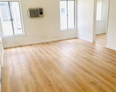 5754 Vineland Avenue - Photo Thumbnail 6