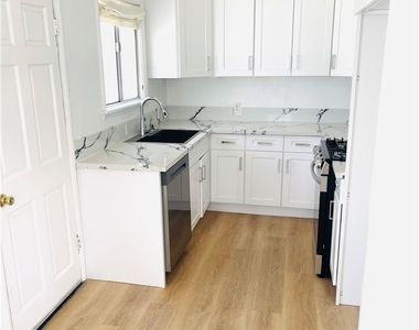 5754 Vineland Avenue - Photo Thumbnail 16