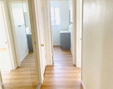 5754 Vineland Avenue - Photo Thumbnail 7